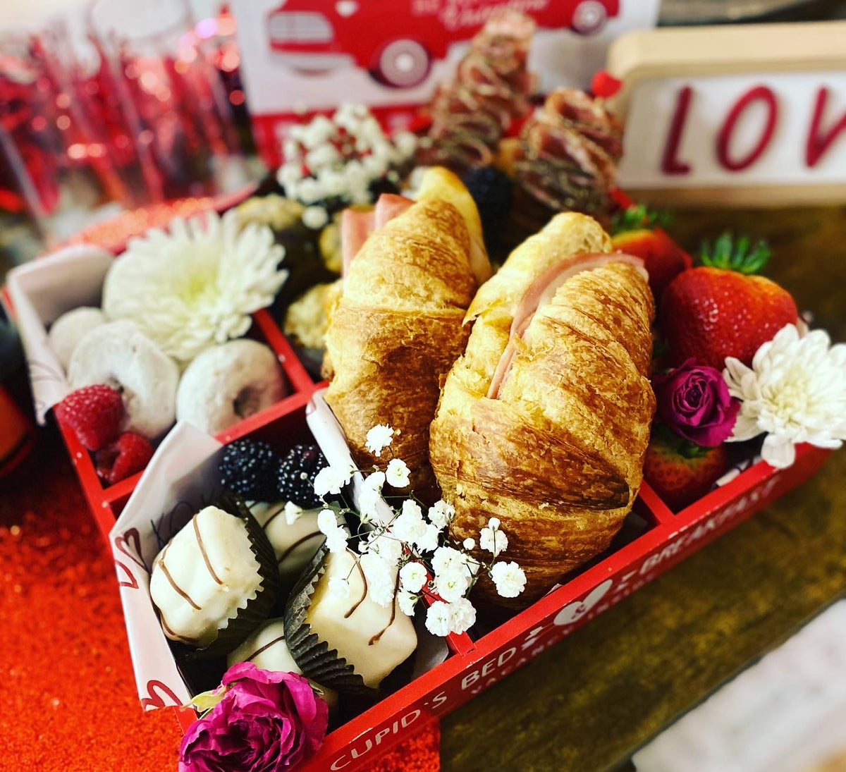 Bed and breakfast box Amazing Graze Charcuterie Co.